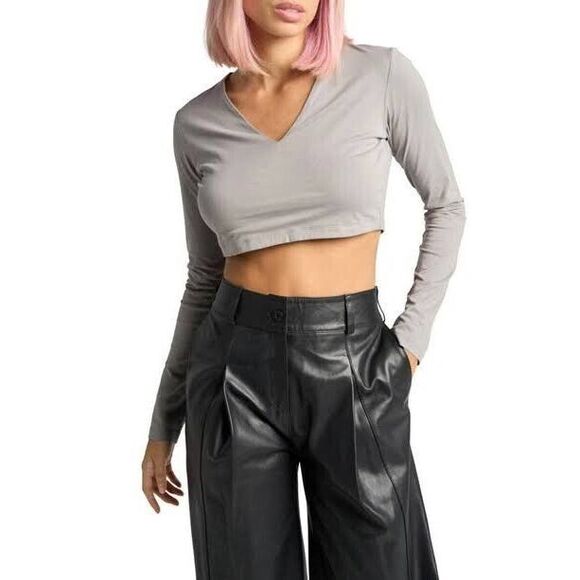 revolve Tops - LITA by Ciara Longsleeve V-neck Cropped Tee in Olive Size XS. B29